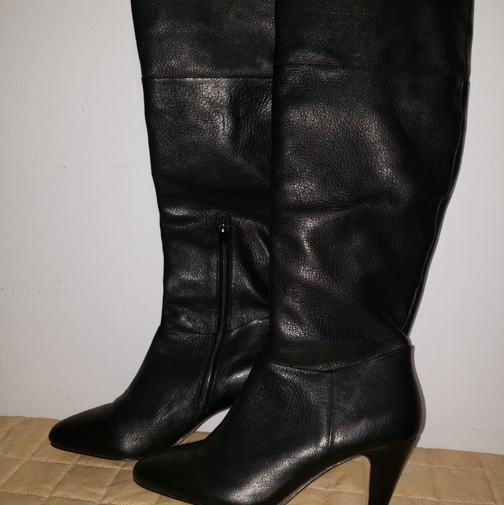 Boots - Picture 3 of 5